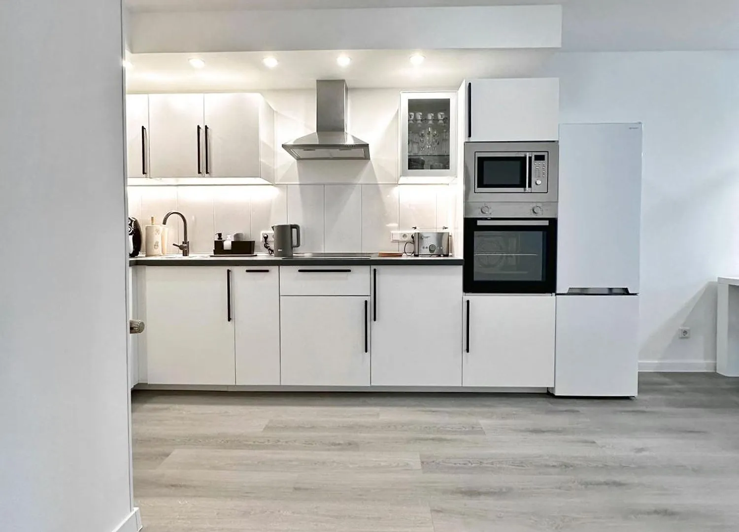 Top 2-Zi. Apartment, Hannover-List/Parking Germany