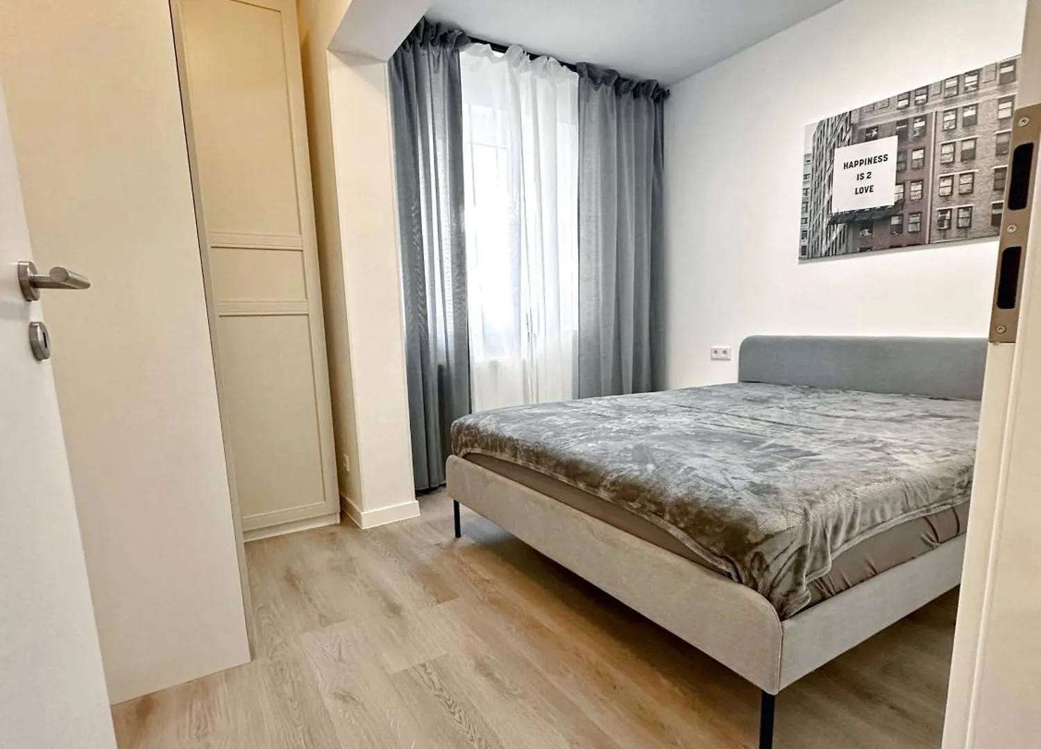 Top 2-Zi. Apartment, Hannover-List/Parking 0*,  Alemanha